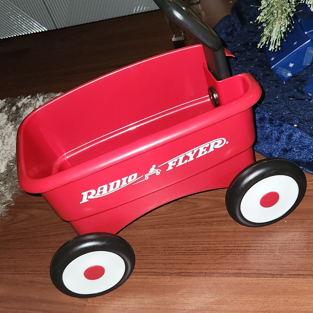 Radio Flyer Classic Red Kids Wagon